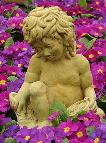 Gardening Cherub Sculpture cement statue for the flower bed